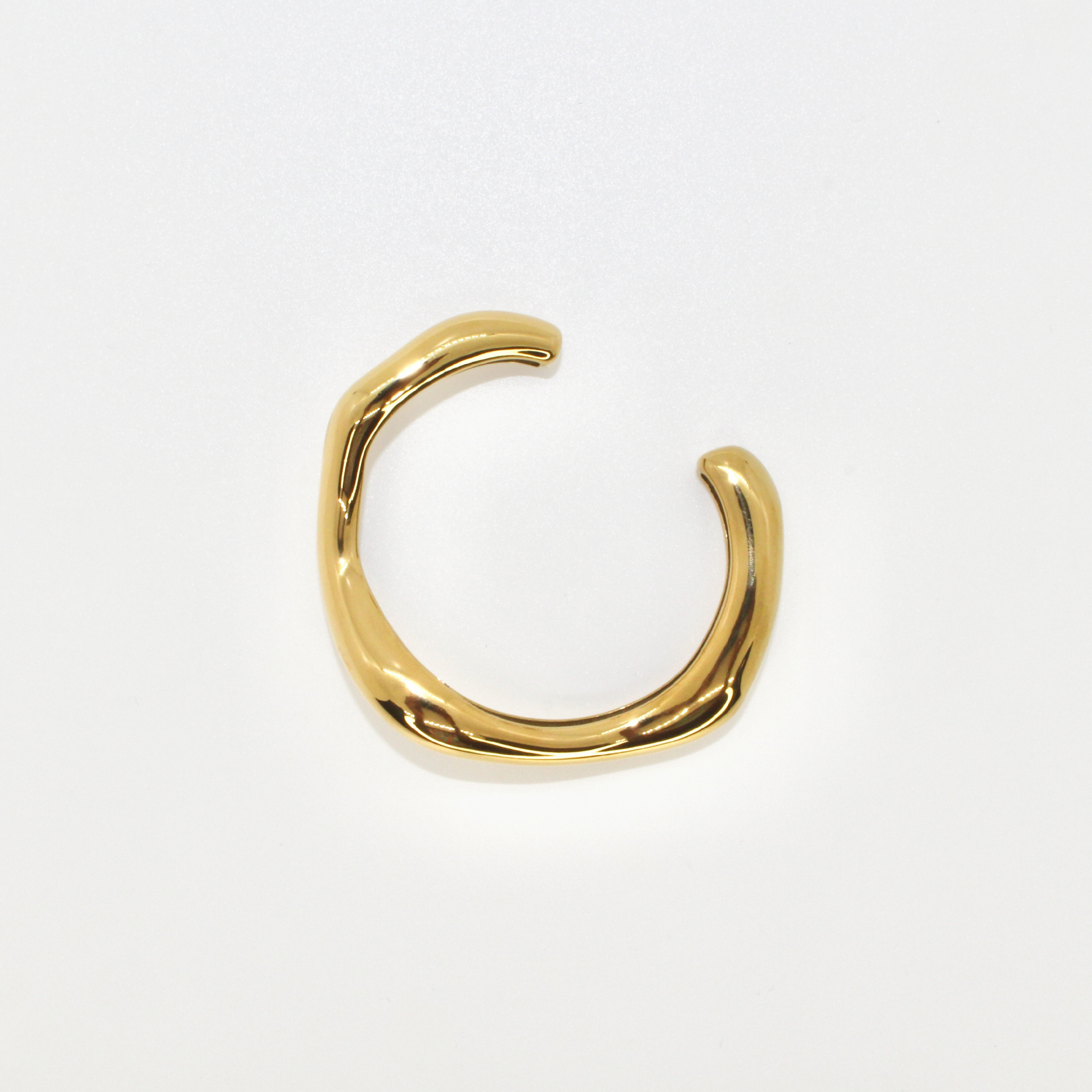 The Kýma Bangle